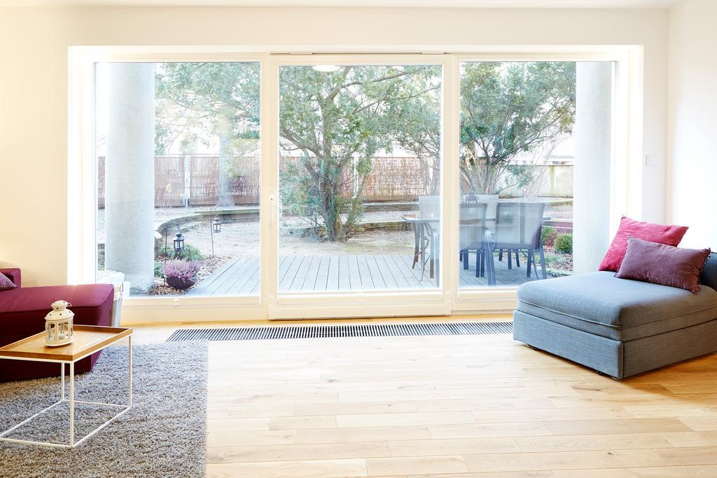 Ferienwohnung Lovely LUX Garden Flat near Royal Park Warschau Exterior foto